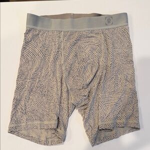 lululemon athletica all in motion 6” S
